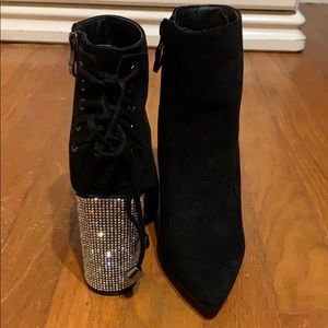 Detailed heel boots! ❤️💎